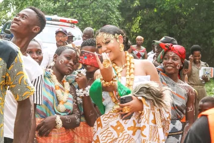 Côte d'Ivoire : Kenza Attié, Miss Gbêkê et deuxième dauphine Miss Côte d’Ivoire 2021 offre un orphelinat à Bamela son village !