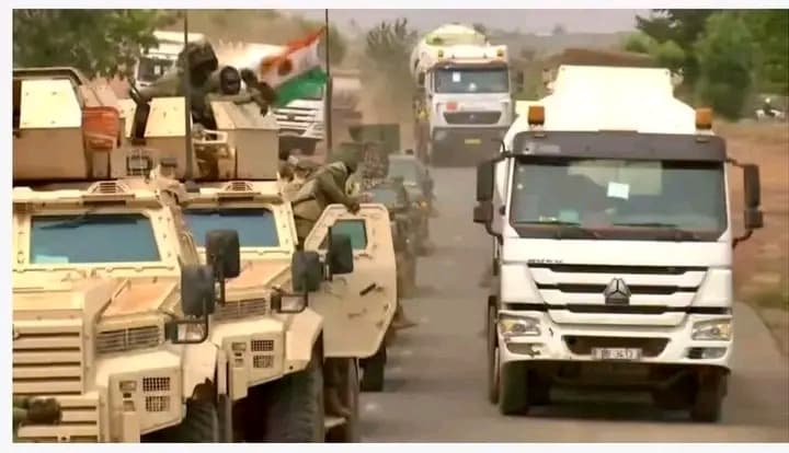 Mali : Bamako reçoit un convoi de 82 camions-citernes du Niger