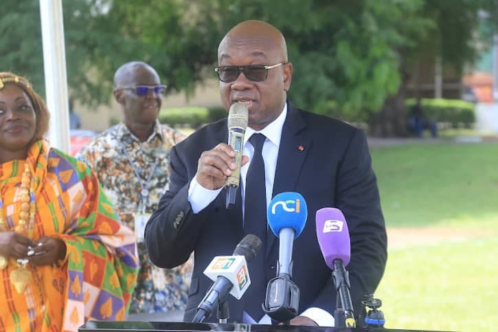 Côte d'Ivoire : Le président Idriss Diallo offre plus de 200 pagnes aux clubs féminines, personnels de la FIF et autres acteurs
