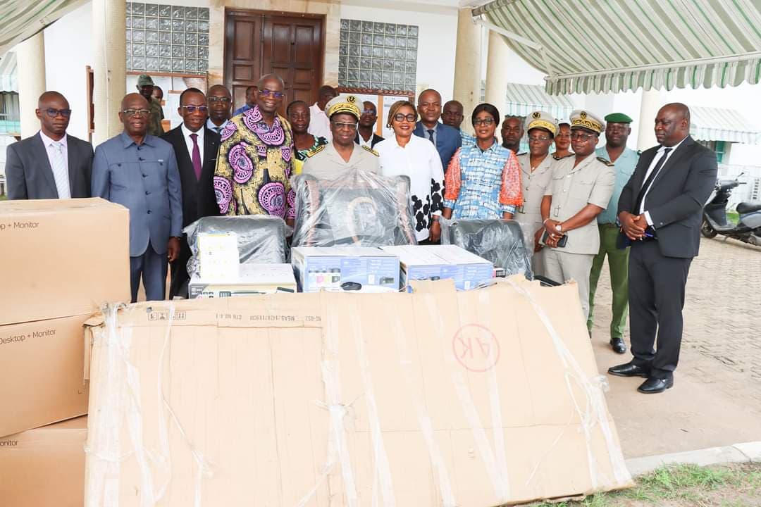 Côte d'Ivoire : Dimbokro, le Conseil Régional du N'ZI offre un important lot de matériels aux structures éducatives de la région