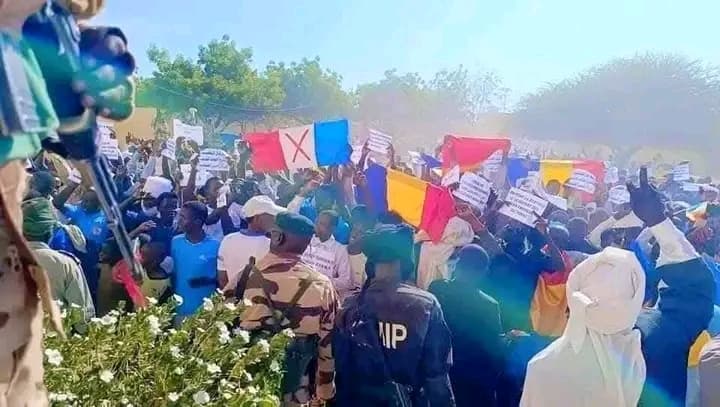 Tchad : France dégage, scandent des tchadiens dans une "manifestation pour exiger le départ des troupes françaises"