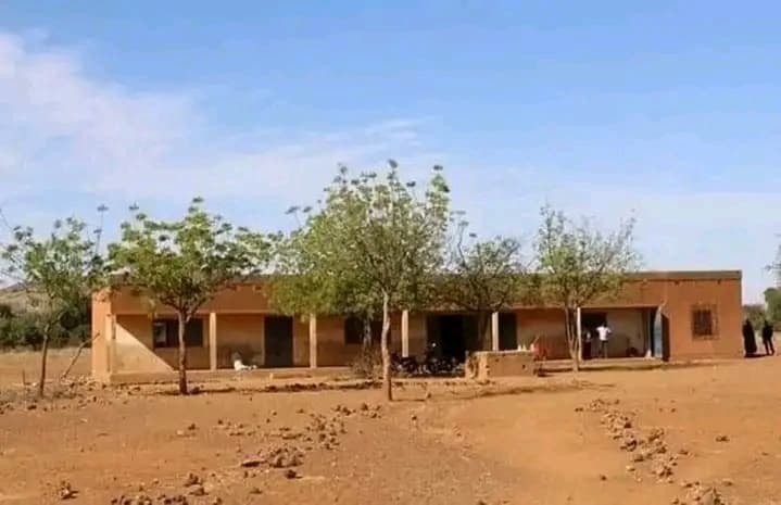 Burkina Faso : Ouahigouya, attaque de l’école primaire de Tougouzagué, un élève reconnait son père parmi les assaillants