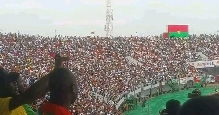 Burkina Faso : Ouagadougou, un supporter des étalons s'écroule et meurt dans les gradins