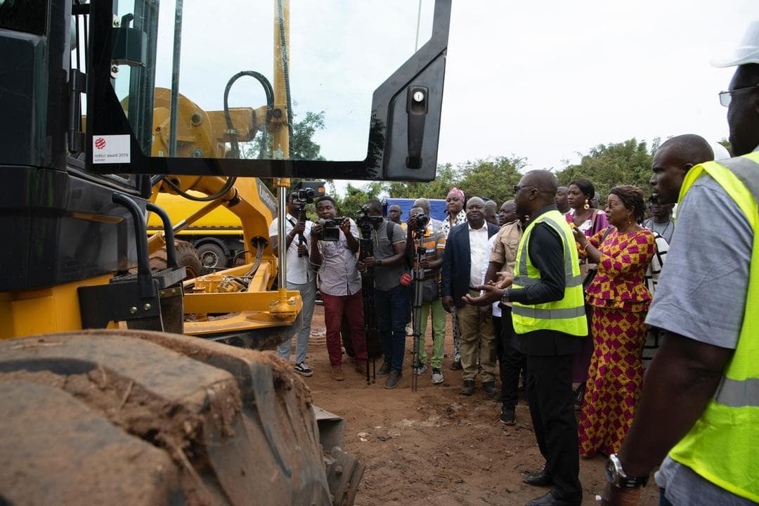 Côte d'Ivoire : Bouaké, en prélude à la CAN2023, le maire Amadou Koné lance les travaux de bitumage et de réhabilitation de 13,5 km de voiries