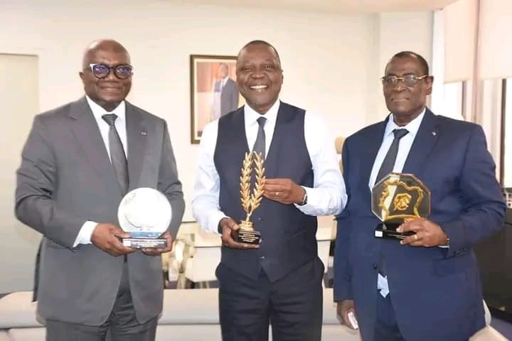 Côte d'Ivoire : Le port de de San-Pédro présente ses Prix au ministre Amadou Koné