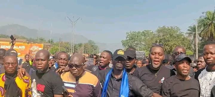 Côte d'Ivoire : Man, les rues prises d'assaut par les enseignants pour protester contre le meurtre de leur collègue