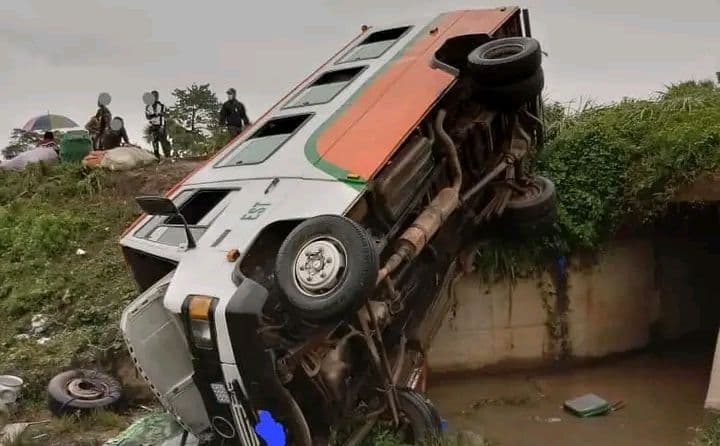 Côte d'Ivoire : Toumodi, une sortie de route d'un minicar occasionne la mort d'un bébé et plusieurs blessés enregistrés