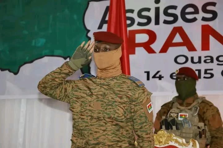 Burkina Faso : À 34 ans, le putschiste Ibrahim Traoré devient le plus jeune président du monde