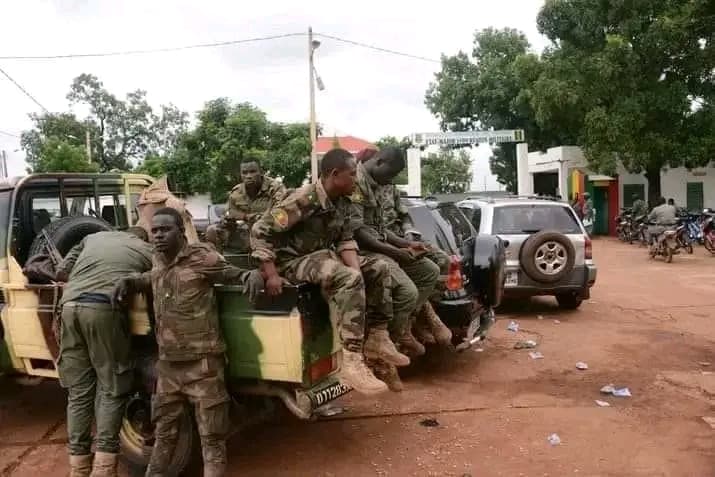 Mali : 17 FAMa tués et des dizaines de blessés à Tessit, l'armée soupçonne un appui de drone extérieur aux terroristes