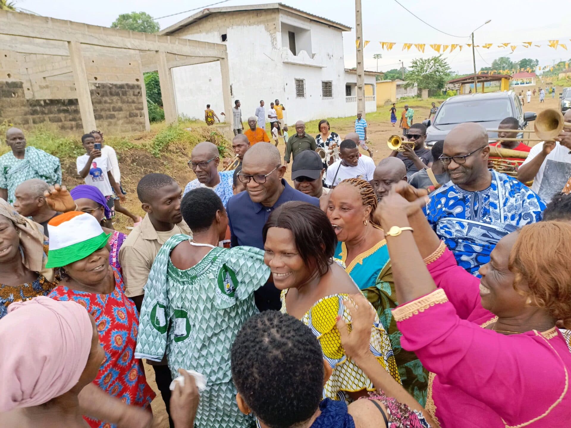 Côte d'Ivoire : Akradio et Vieil Aklodj reçoivent 25 millions fcfa pour avoir contribué à la victoire des Éléphants