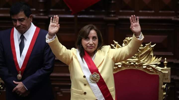 Pérou : Dina Boluarte devient la première femme Présidente du pays après la destitution de Pedro Castillo