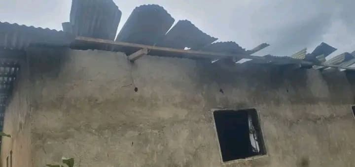 Côte d’Ivoire : Un vieil homme accusé de sorcellerie tabassé, son domicile incendié