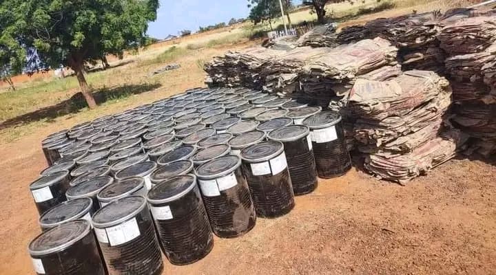 Burkina Faso : Kaya, des fûts de cyanure dissimulés sous des sacs de ciment en direction du nord saisis
