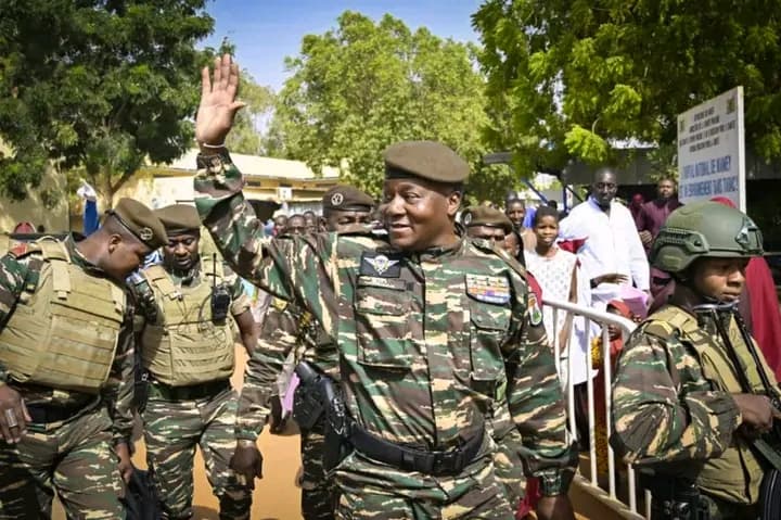 Niger : Visites surprise du Président du CNSP à la COLDEFF et à l'l’Hôpital National de Niamey