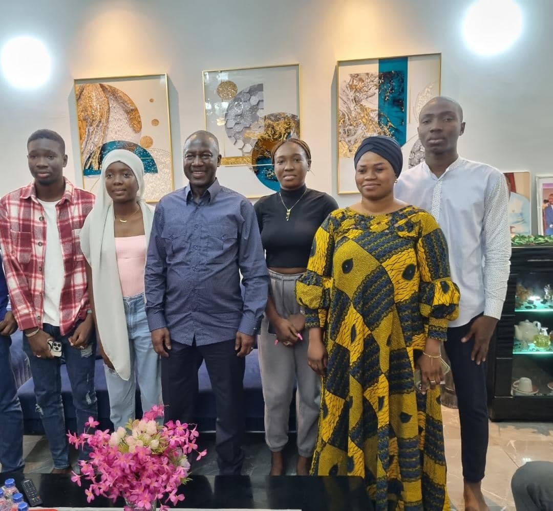 Côte d'Ivoire : Municipales 2023 à Yopougon, la visite-surprise de Bictogo à des familles d'Andokoi