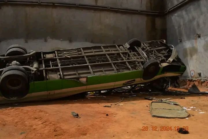 Côte d'Ivoire : Abidjan, 1 mort et plusieurs blessés après la chute d'un bus au Plateau
