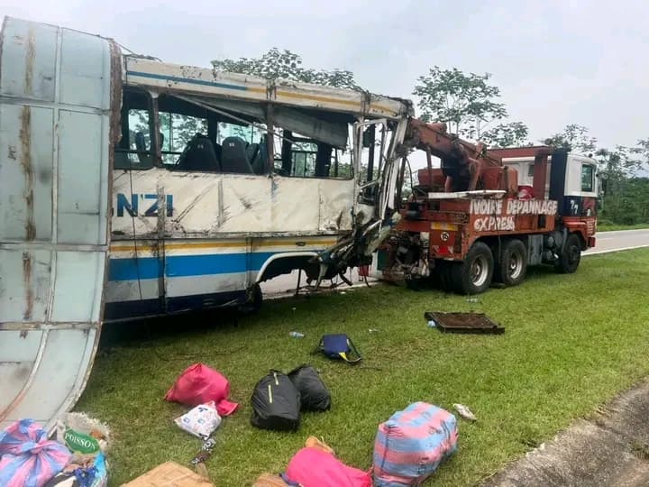 Côte d'Ivoire : L'explosion du pneu d'un car fait deux morts et une vingtaine de blessés