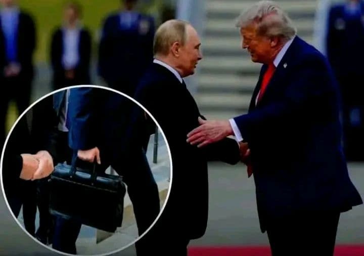 Alaska : La "valise à caca" de Poutine rapatriée sous escorte dans une valise