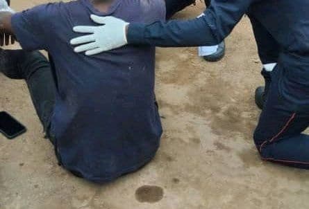 Côte d'Ivoire : Dimbokro, sollicitant l'eau à boire, un malade mental agressé à la machette par un individu