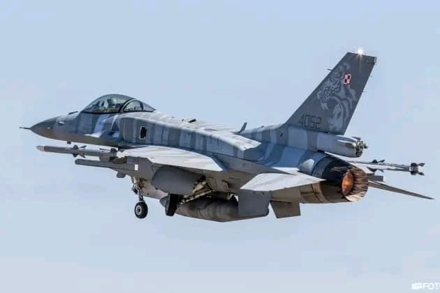 Des avions de chasse de l'OTAN encerclent la frontière entre la Pologne et l'Ukraine