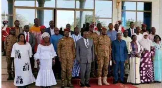 Burkina Faso : Les anciens ministres invités à restituer les véhicules de fonctions