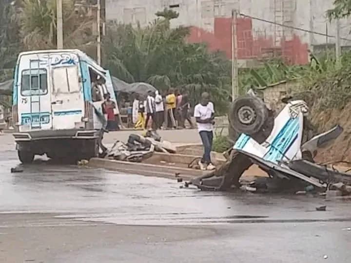 Côte d'Ivoire : Grave accident à Anyama, un Gbaka coupé en deux, 2 morts sur le coup