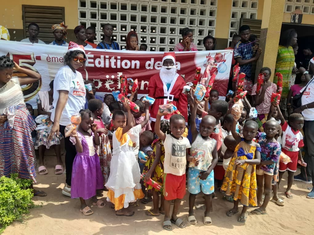 Côte d'Ivoire : Tiébissou, Arbre de Noël éclaté, la Fondation Grandir illumine le cœur des tout-petits