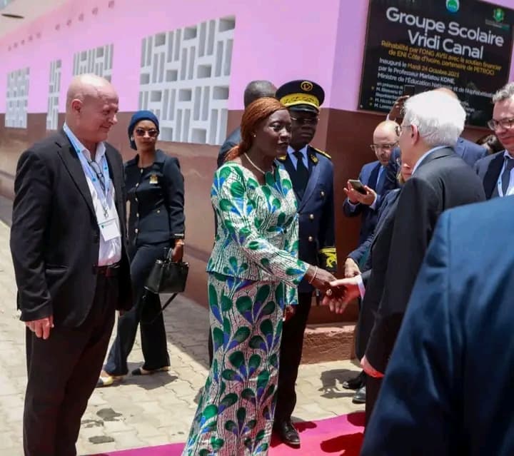 Côte d'Ivoire : Le Président italien Sergio Mattarella visite le Groupe scolaire Vridi-Canal réhabilité par AVSI avec le soutien de ENI