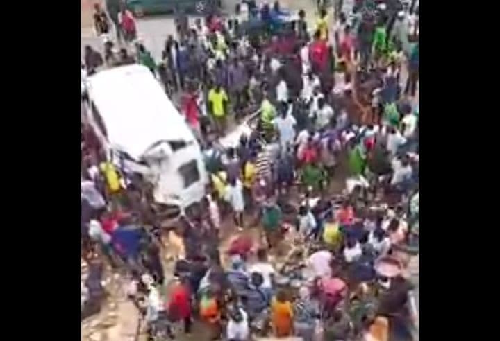 Côte d'Ivoire : Bingerville, au moins 2 personnes tuées dans un accident entre Gbaka et un gros camion