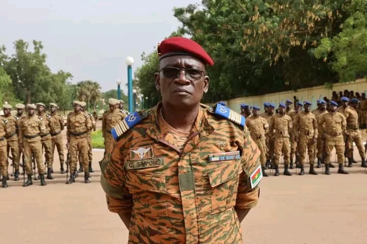 Burkina Faso : L’armée relève « le niveau d’alerte » attentat