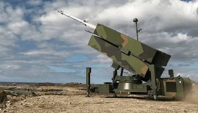 Ukraine : Kyiv dément les propos de Zelensky concernant la livraison de systèmes de défense aérienne NASAMS