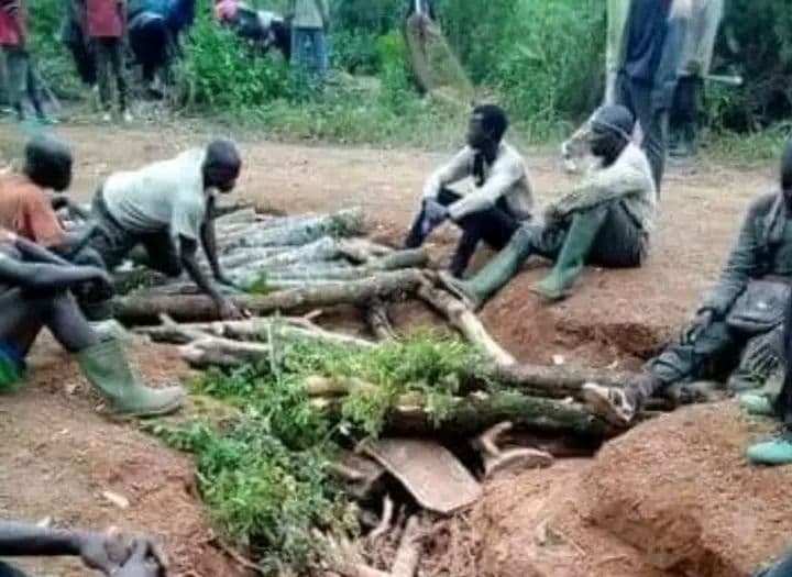 Côte d'Ivoire : Des populations réhabilitent avec les mains un axe dégradé