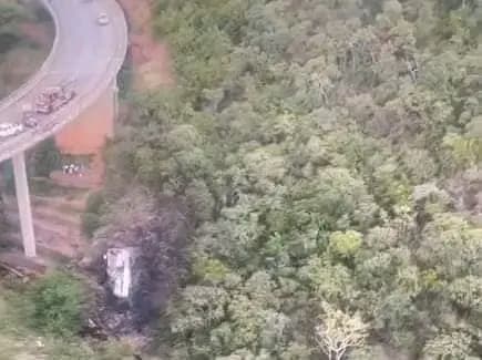Afrique du Sud : 45 passagers tués sur les 46 occupants d'un bus après sa chute d'un pont