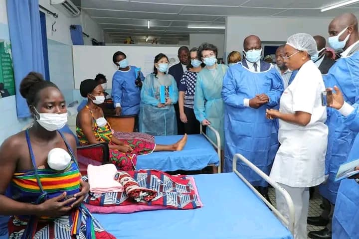 Côte d'Ivoire : CHU de Treichville, Pierre Dimba s'imprègne des soins mère Kangourou
