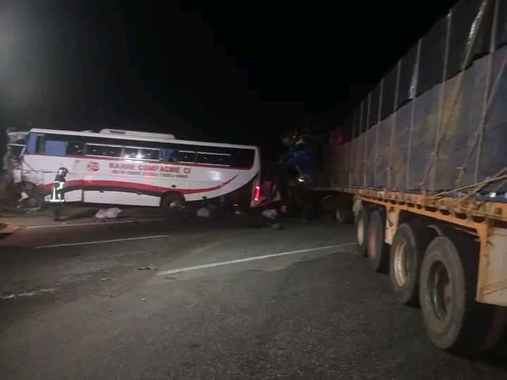 Côte d'Ivoire : Une collision entre un mini-car et une remorque fait deux morts et une trentaine de blessée
