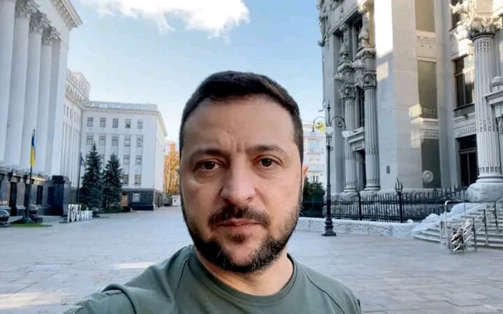 Guerre en Ukraine : Zelensky affirme que Kiev n'est pas «intimidée» par les frappes massives russes