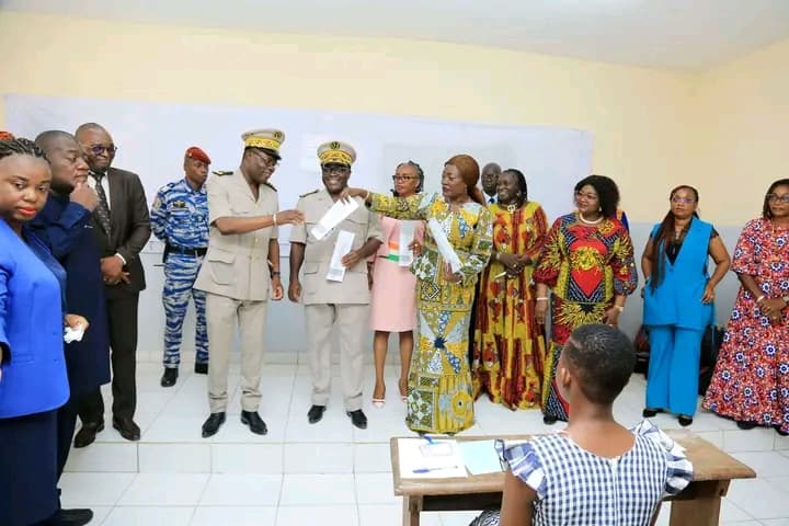 Côte d'Ivoire : Lancement par Mariatou Koné des épreuves écrites du CEPE avec 627 908 candidats