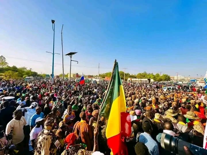 Mali : Libération de Kidal, scènes de liesse des populations pour saluer l'héroïsme des FaMa et le leadership du Président Goïta après la libération