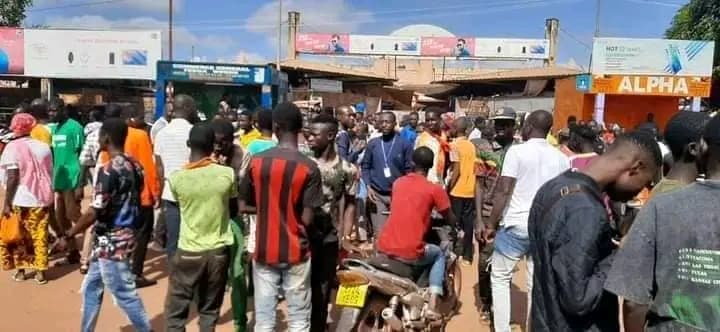 Burkina Faso : Bobo-Dioulasso, des centaines de manifestants demandent la démission du président Damiba