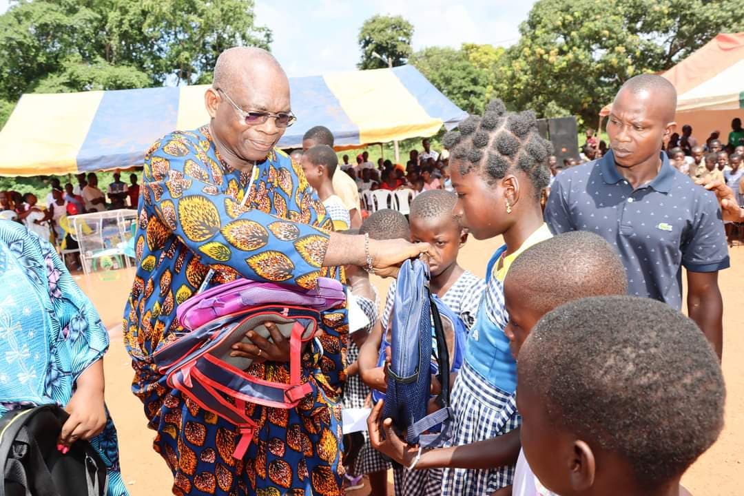 Côte d'Ivoire : Dida-Kayabo, le ministre président N'guessan Lataille Koffi célèbre l'excellence en milieu scolaire