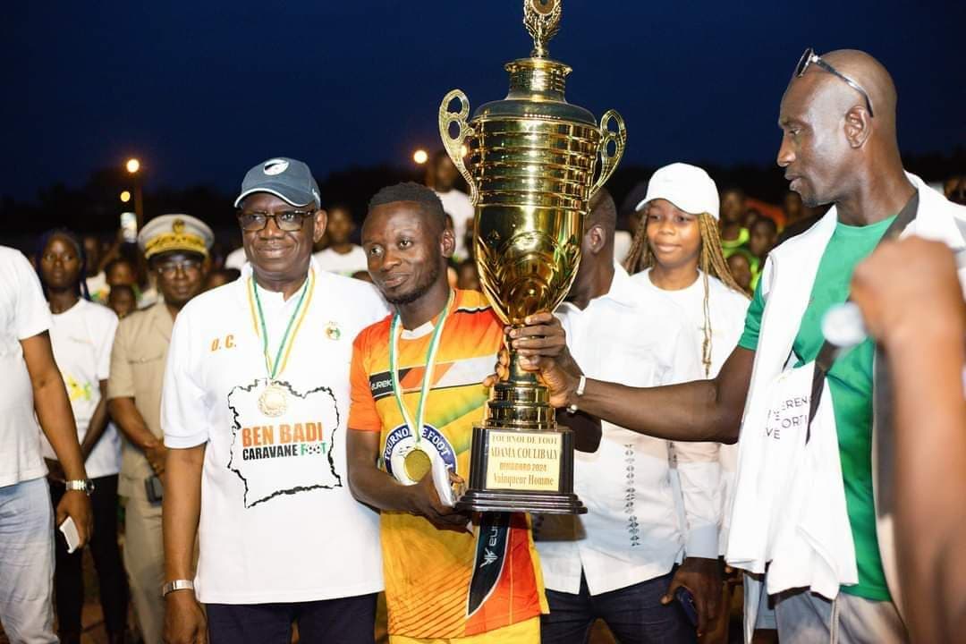 Côte d'Ivoire : Dimbokro, le coup d'envoi de la finale du tournoi de foot Adama Coulibaly donné par le DG de la LONACI Dramane Coulibaly