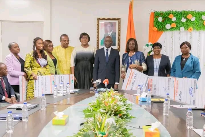 Côte d'Ivoire : Les six lauréates de l’appel à projets « Spécial Femmes » présentées au ministre Adama Diawara