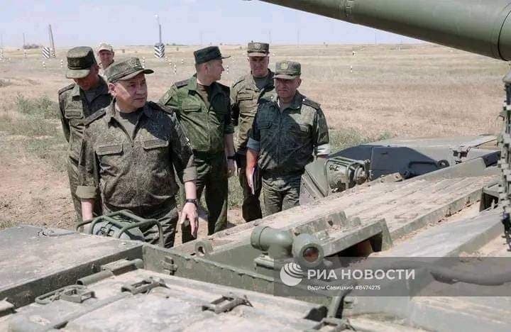Russie : Choïgou inspecte des unités à l'entraînement sur des terrains du district militaire sud