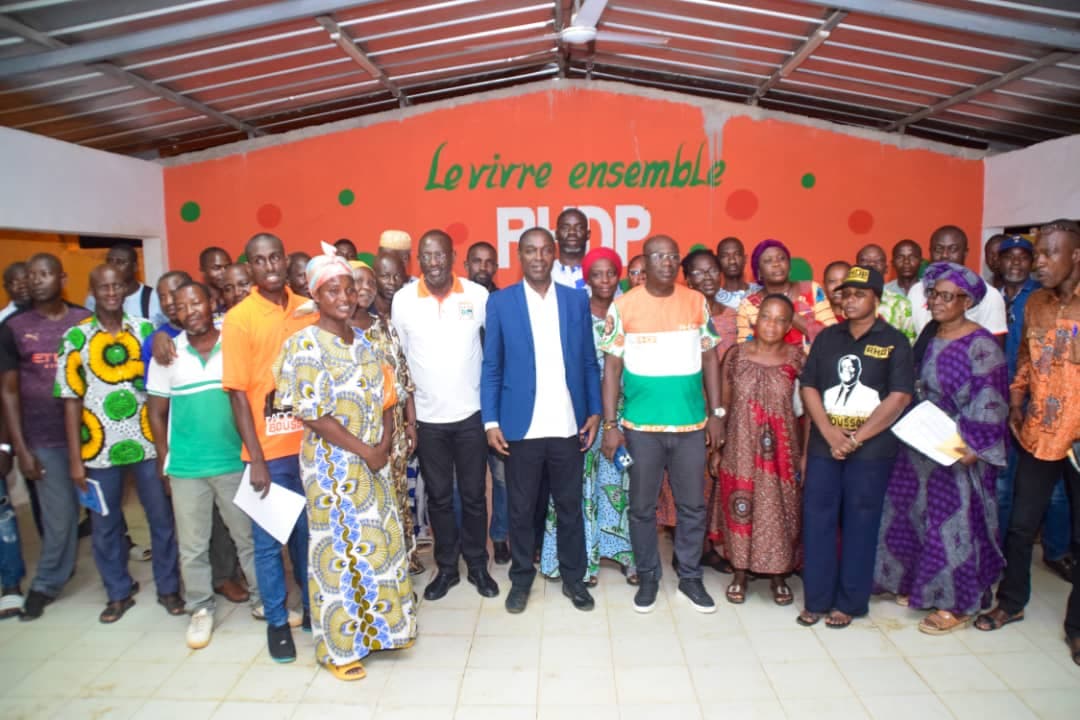 Côte d'Ivoire : Toumodi, tournée de sensibilisation sur le E-militant, les militants RHDP s'engagent à se faire enrôler