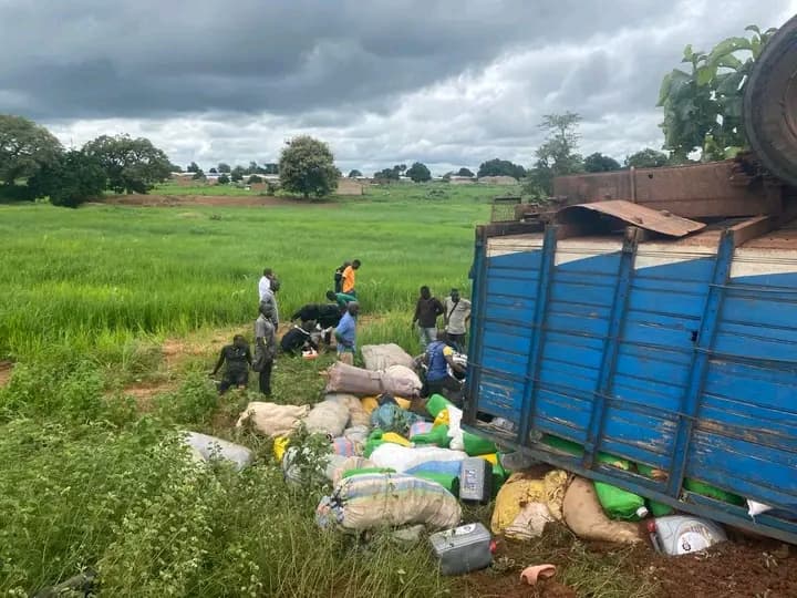 Côte d'Ivoire : Sinémentiali, 29 victimes après le renversement d'un camion transportant des marchandises