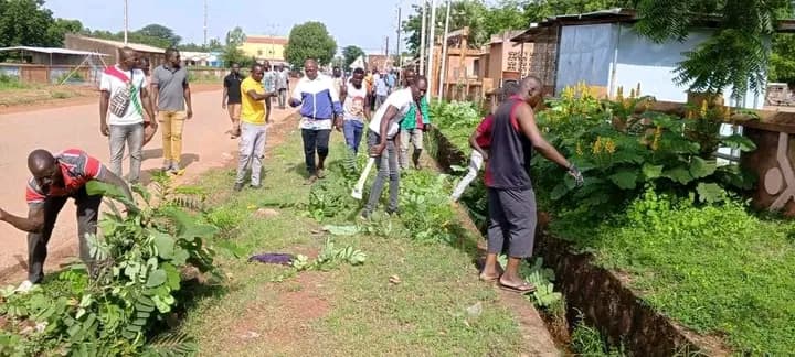 Burkina Faso : Tenkodogo, la Veille citoyenne de la région du Centre-Est assainit les espaces publics