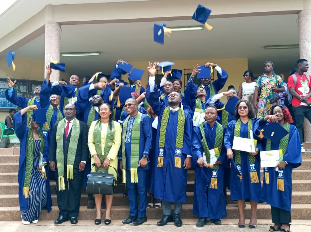 Côte d'Ivoire : À l'UAO de Bouaké, des étudiants du Master professionnel de Droit foncier et politique agricole reçoivent leur diplôme