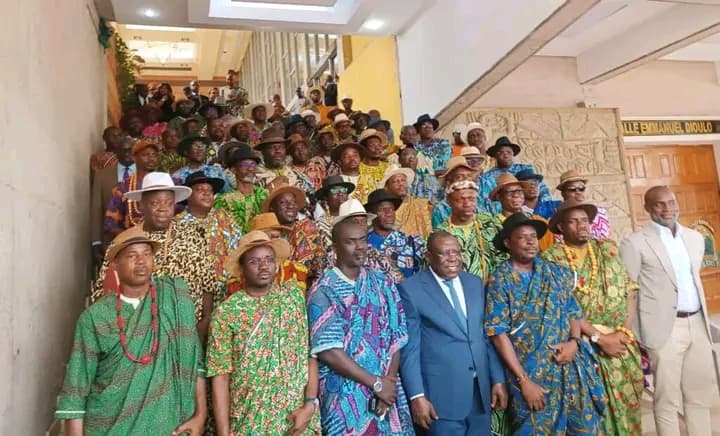 Côte d'Ivoire : Après les déguerpissements, "Le Président Ouattara offre 90 voitures aux chefs Atchan et Akyé" annonce Bacongo