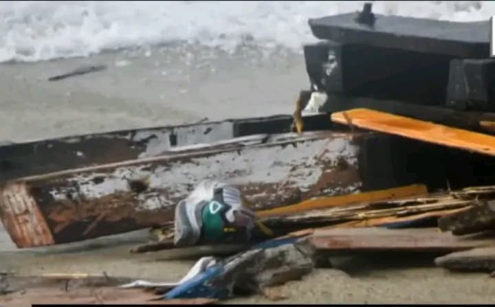 Italie : Au moins 40 migrants morts après un naufrage près des côtes, les recherches se poursuivent