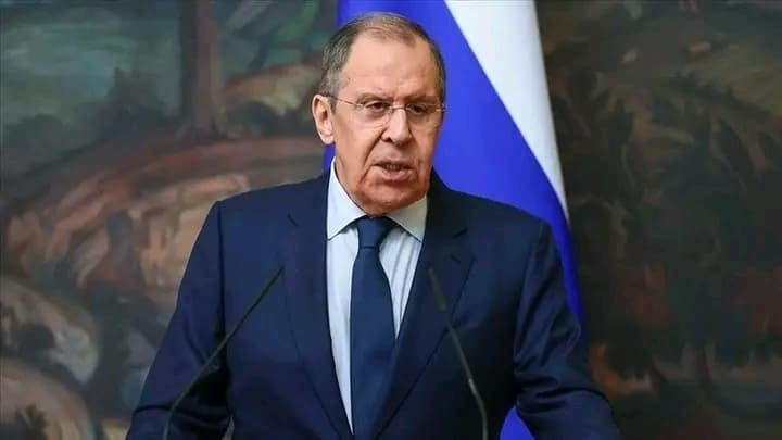Russie : "Poutine prêt à négocier avec l'Ukraine", dit Lavrov